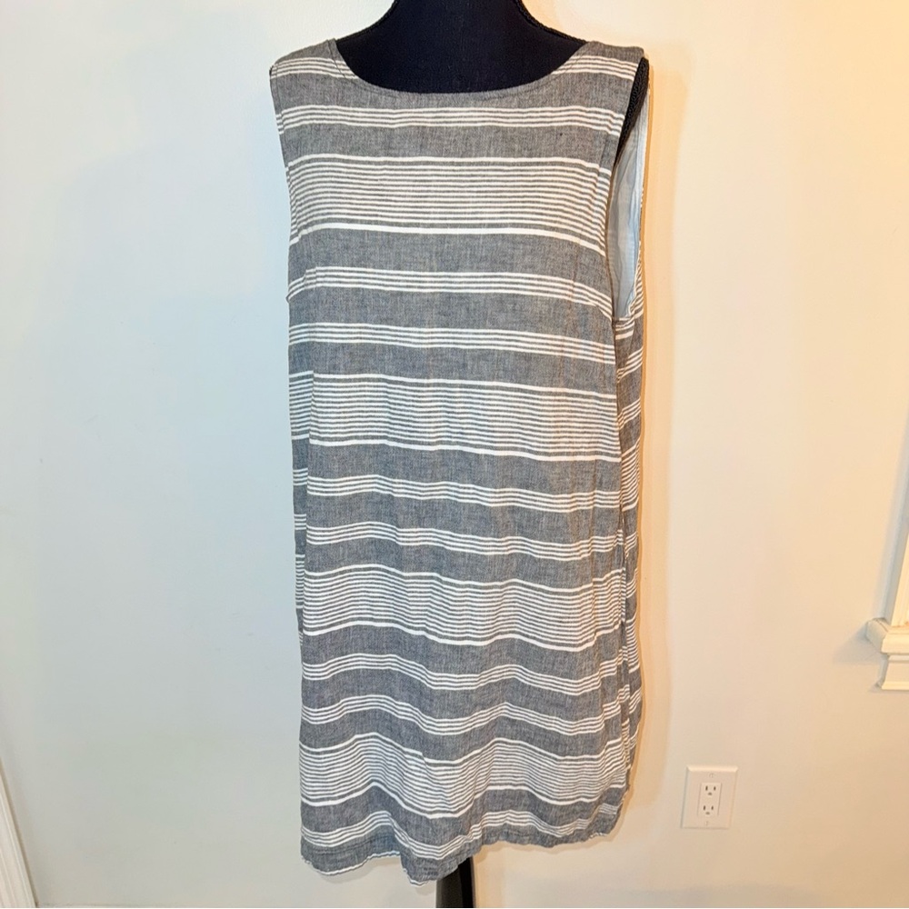 beachlunchlounge Gray & White Striped Sleeveless Mini Shift Dress